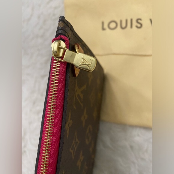 2021 LV NEVERFULL MM POUCH Monogram LIKE NEW CONDITION - Picture 5 of 13